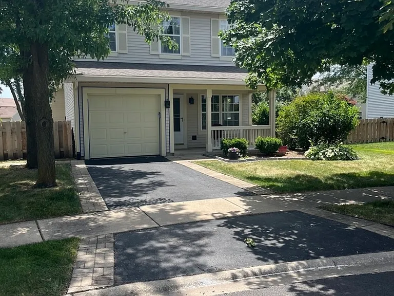20827 W Brockton Ct — Photo 3