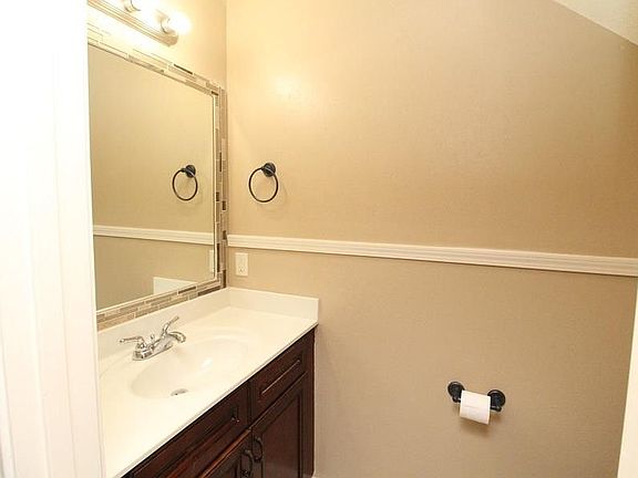 5th image of 2291 McCormick Ln #B