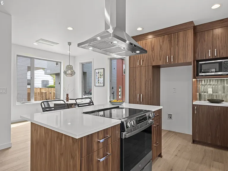 5353 SE Stark St — Photo 12
