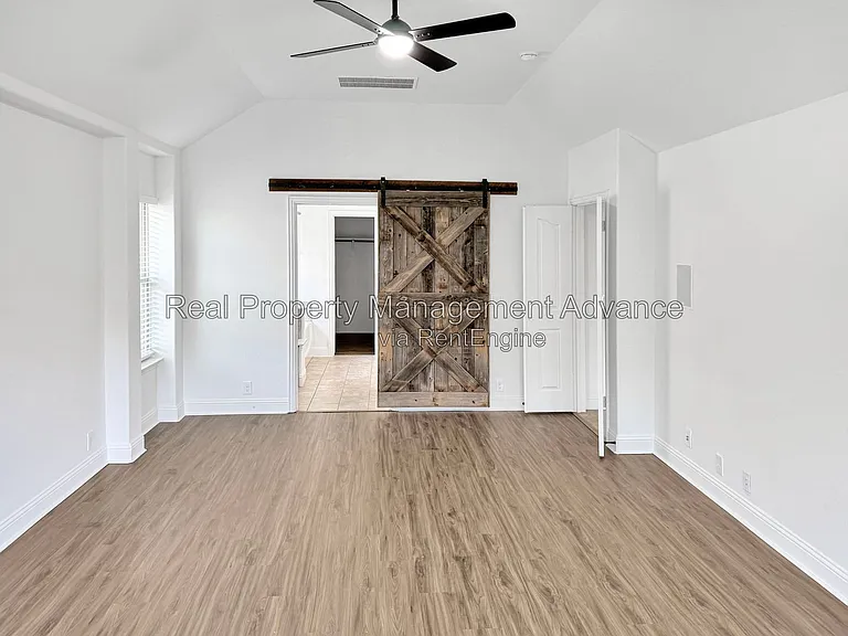 235 Burnett Dr — Photo 11