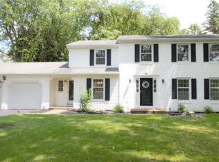 25 Cranston Rd, Pittsford, NY 14534