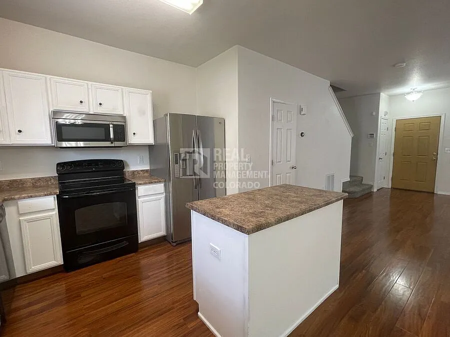 Lovely Townhome with AC and Convenient Location — Photo 4