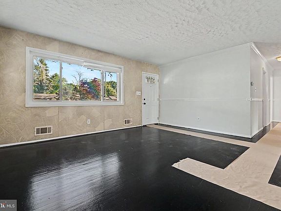 4th image of 3719 Brentford Rd