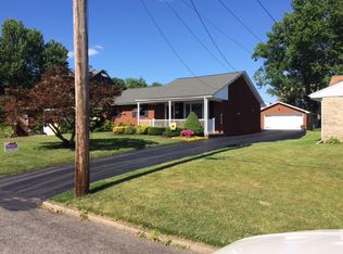 565 S 8th St, Sharpsville, PA 16150