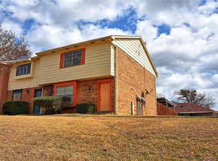 7 W Mountain Ln, Grand Prairie, TX 75052