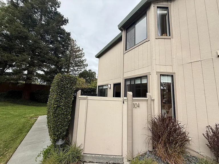 104 Dockside Cir — Photo 16