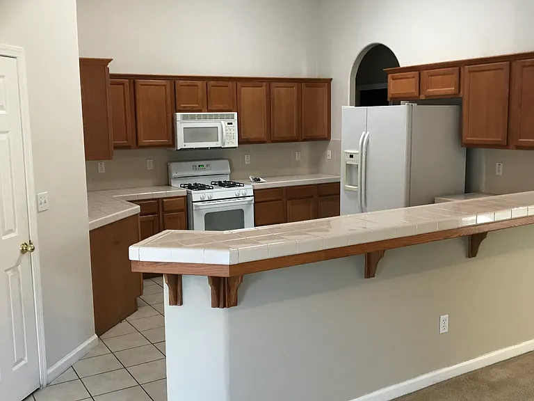 2240 Lorena Ave — Photo 5