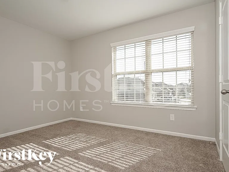 29018 Innes Park Pl — Photo 12