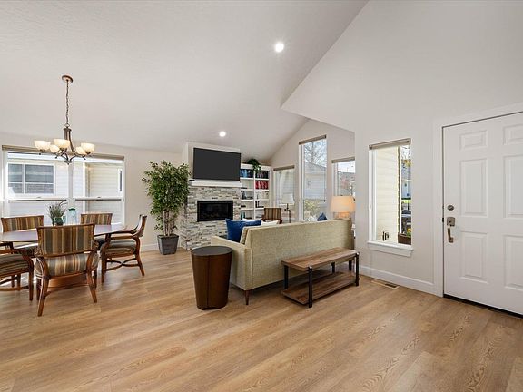 4th image of 3359 S Huntington Loop