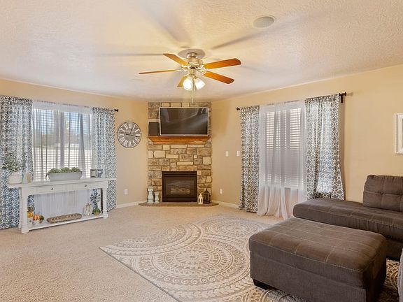 3rd image of 444 W Granary Pl