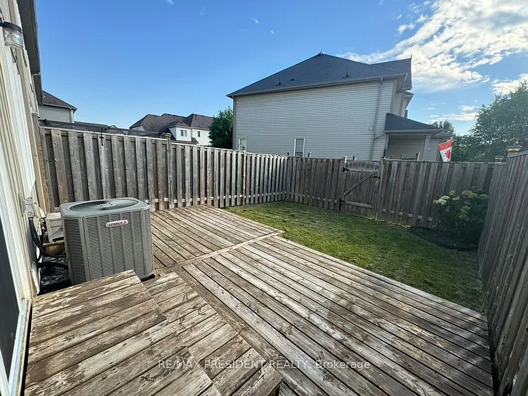 4 Avedisian St — Photo 23