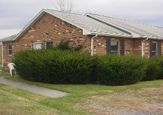 2nd image of 1440 Sandy Cir