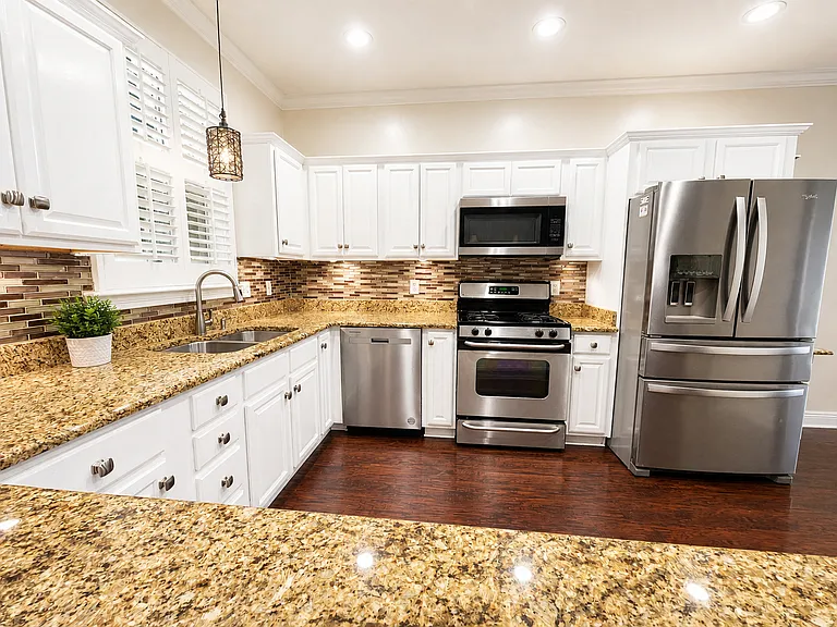 118 Country Manor Rd — Photo 5