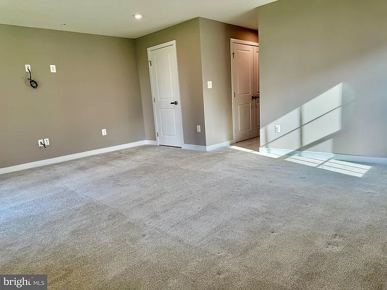 149 Lawndale Dr — Photo 4