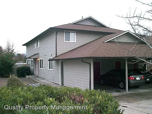 2054 Campus Dr photo 1