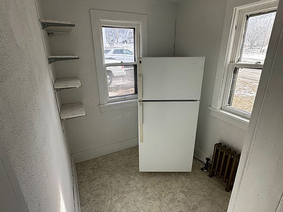 4th image of 27 Duane Ave #1