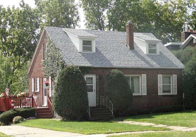 1st image of 713 W 1st St