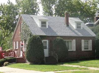 713 W 1st St, Monticello, IA 52310