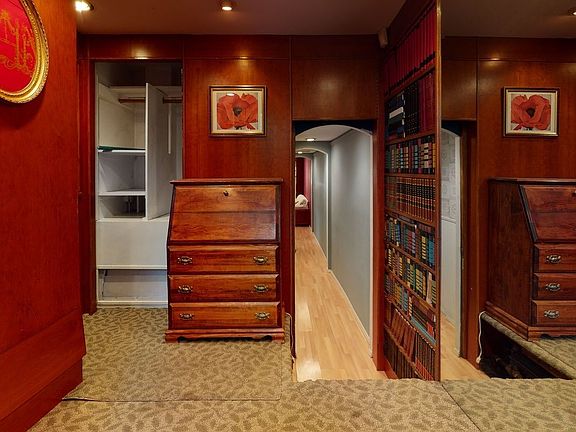 3rd image of 415 W 46th St APT 1A
