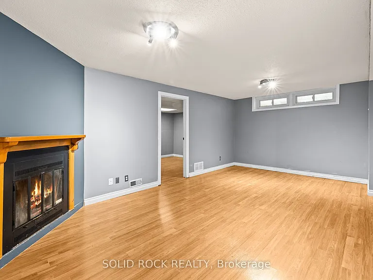 1631 Charbonneau St — Photo 33