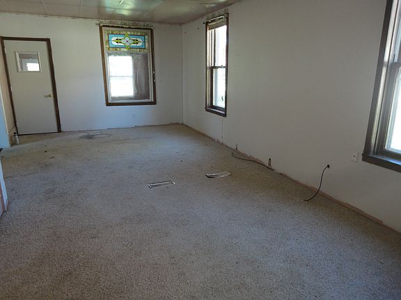 5th image of 202 3rd St S