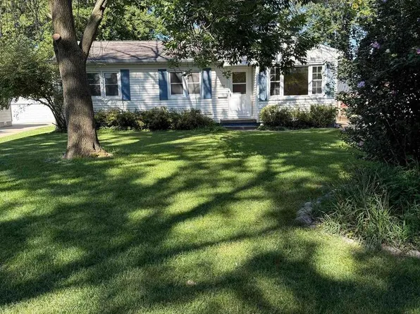 1955 N Oak St, Bettendorf, IA 52722