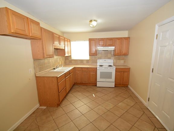 2nd image of 1907 Capps St