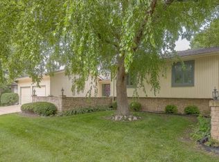 24 Woodbridge Ln, Kansas City, MO 64145