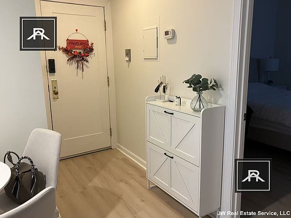 4th image of 1424 Commonwealth Ave #202