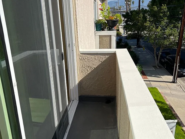1 Month Free! Renovated Units in Central Van Nuys — Photo 6