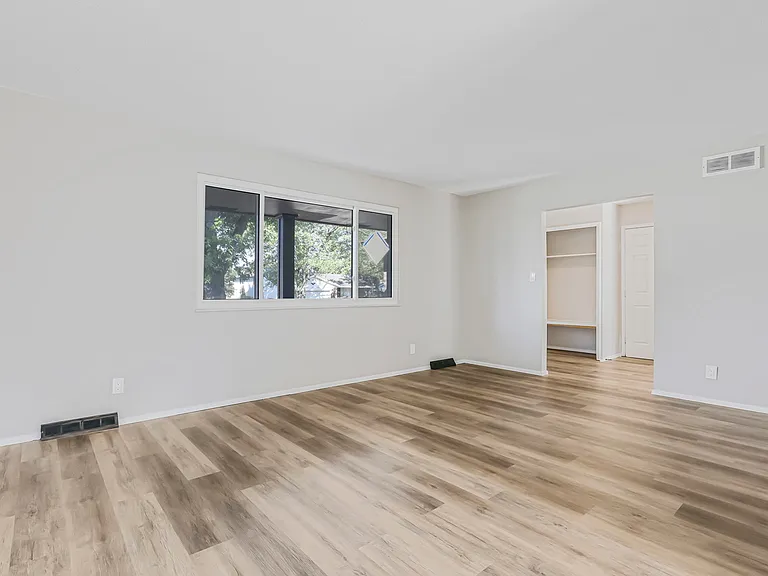 552 Allview Ct — Photo 15