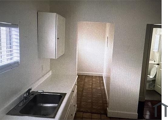 5th image of 839 W 83rd St