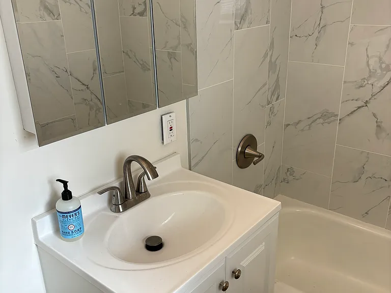 11925 Vanowen St #7 — Photo 7