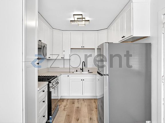 5th image of 415 E 26th St