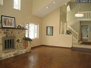 3rd image of 12 Sherwood Ct