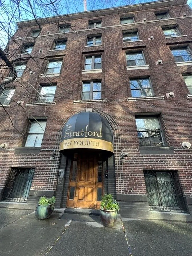 Stratford on Fourth — Photo 1