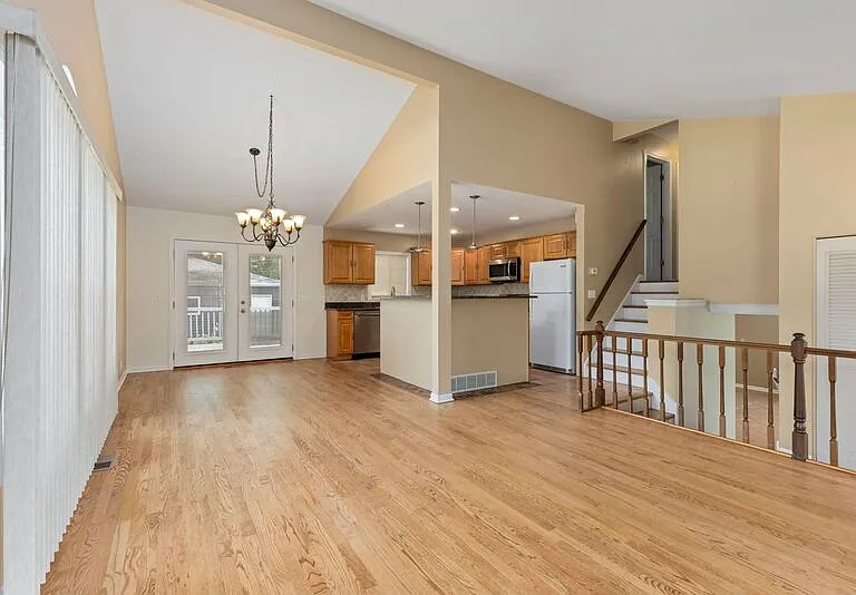 1003 S Finley Rd — Photo 4