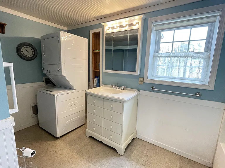 598 Wakefield Dr — Photo 6