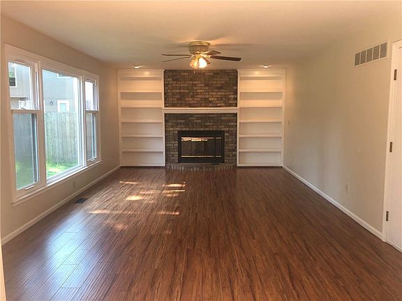 5th image of 1037 SE Cape Dr