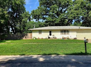 320 Monroe St, Pomona, KS 66076