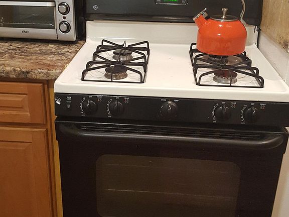 Great kitchen with new stove and refrigerator.