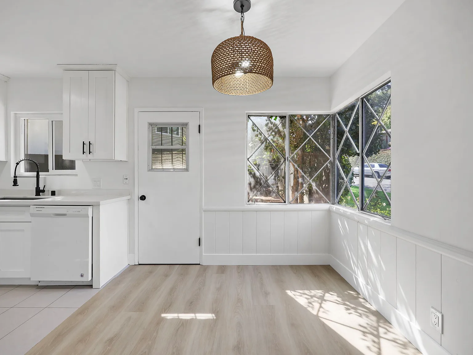 2 bed, 910 sqft, $2,695 — Photo 1