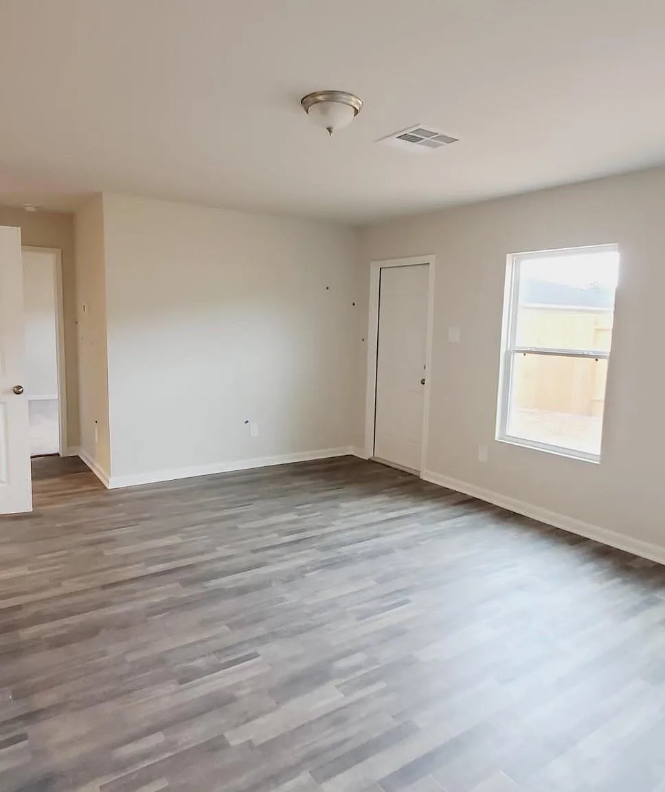 4 bed, 2.0 bath, 1393 sqft, $1,650 — Photo 4