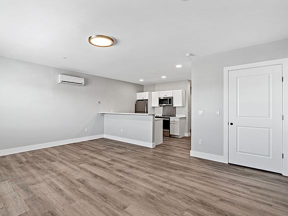 3rd image of 256 Captain Thomas Blvd APT 202