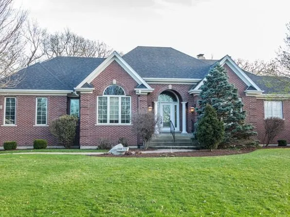 39W775 Crosscreek Ln, St Charles, IL 60175