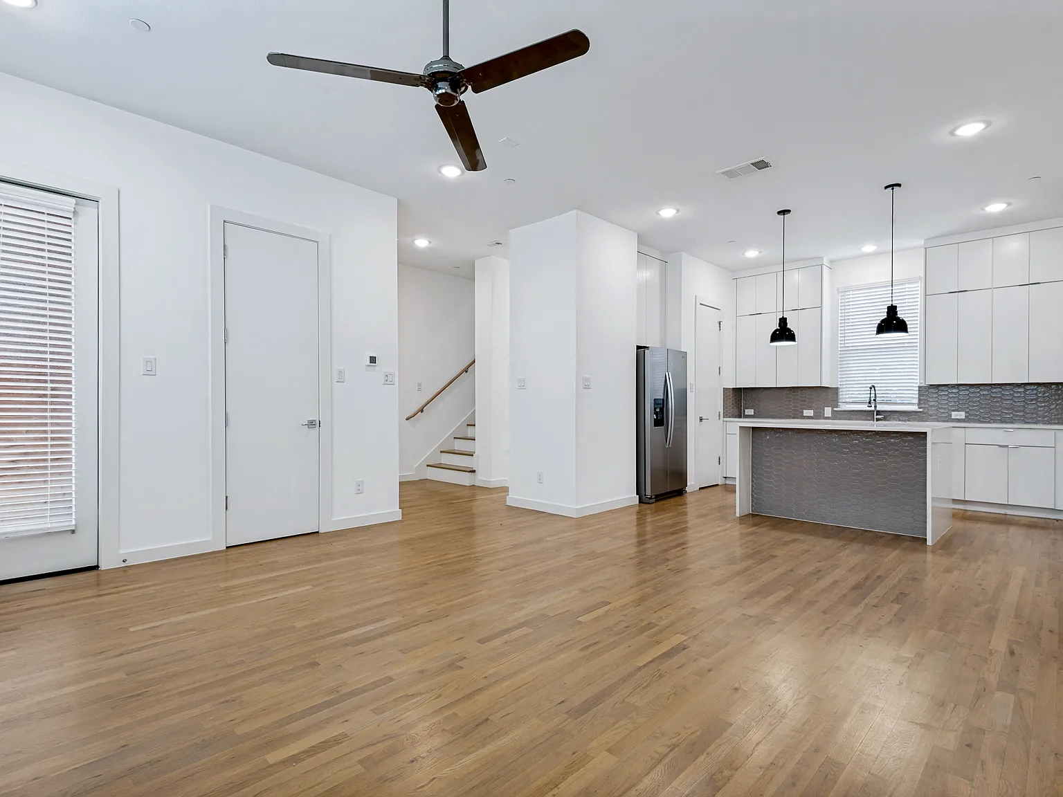 3 bed, 3.5 bath, 1749 sqft, $3,400 — Photo 3