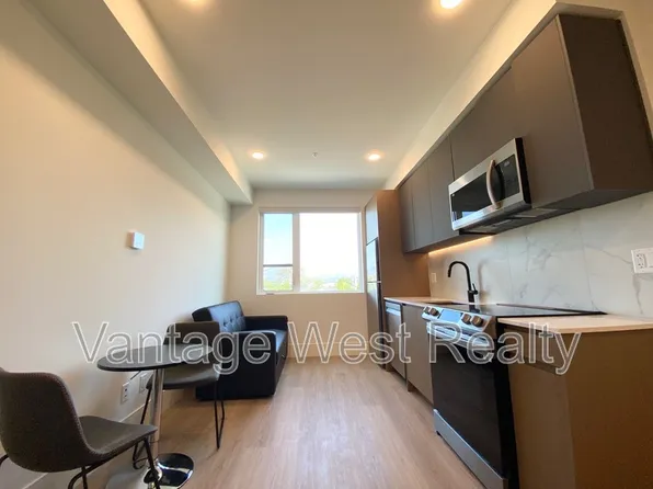 720 Klo Rd, Kelowna, BC