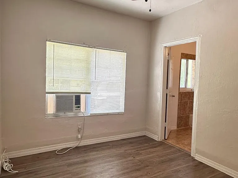 865 Winchester St — Photo 13