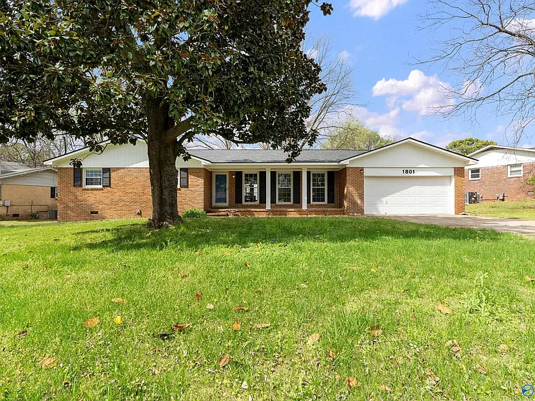 1801 Carson Ln NW — Photo 1