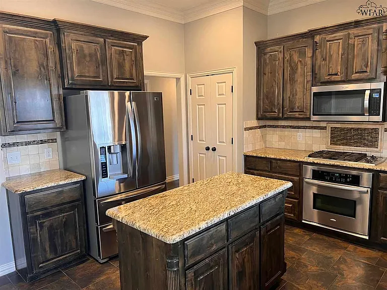 4928 Spring Hill Dr — Photo 7